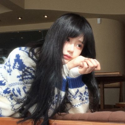 一个唱歌，另一个不唱歌